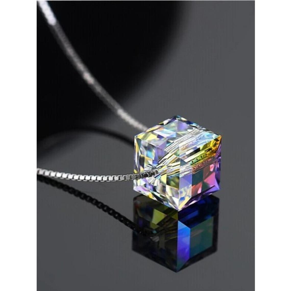 Gümüş Swarovski Taşlı Bayan Küp Gümüş Kolye