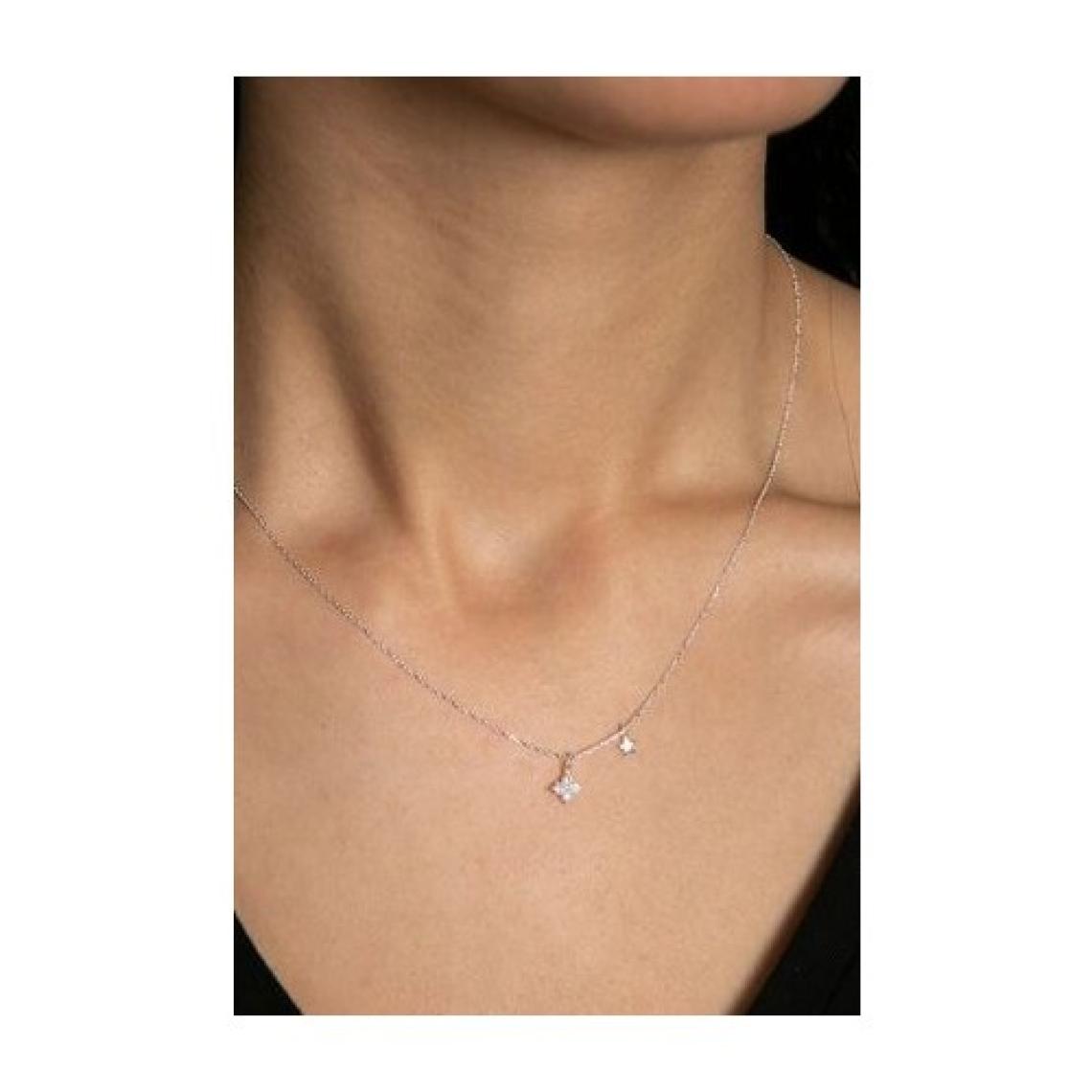 Elika Silver Kadın Kolye – 925 Ayar Gümüş, Yıldız Detaylı Minimalist ve Zarif Tasarım, Günlük ve Özel Kullanım