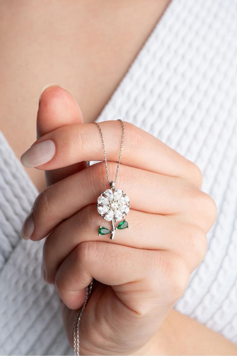 Silvano Jewelry 925 Ayar Gümüş Döner Tasarımlı Papatya Kolye – Zarif Kadın Takı ve Hediye Seçeneği