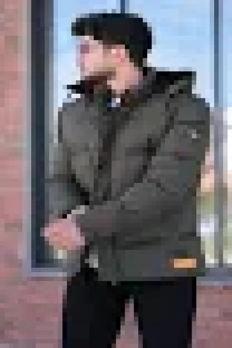 Stil Kombin Çıkarılabilir Kapşonlu Armalı İçi Kürklü Şişme Mont 2911_50213