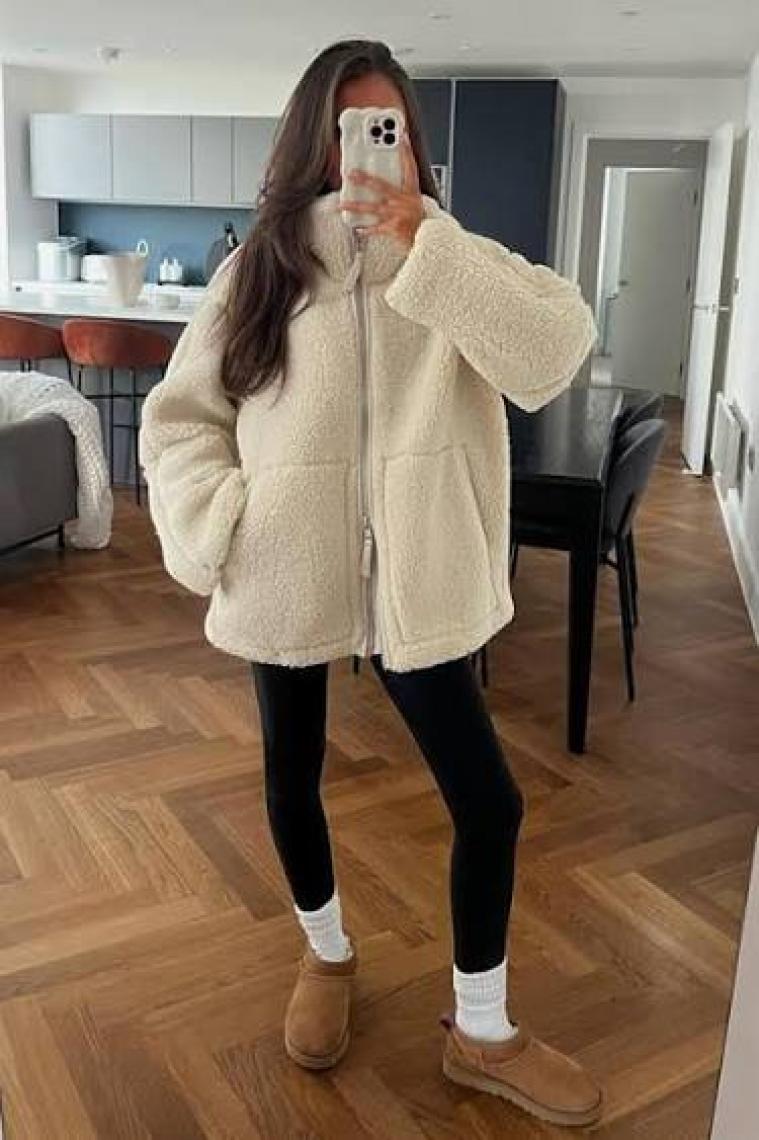 Bej Dik Yakalı Cepli Kadın Peluş Mont