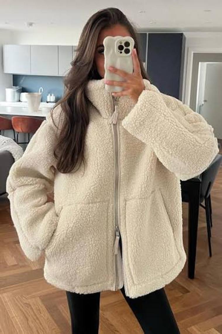 Bej Dik Yakalı Cepli Kadın Peluş Mont
