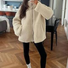 Bej Dik Yakalı Cepli Kadın Peluş Mont