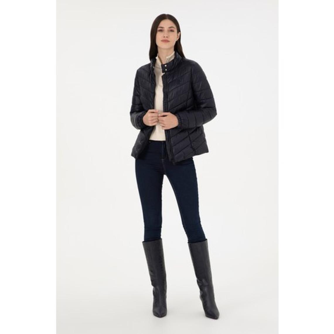 U.S. Polo Assn. Kadın Lacivert Mont 50292657-VR033
