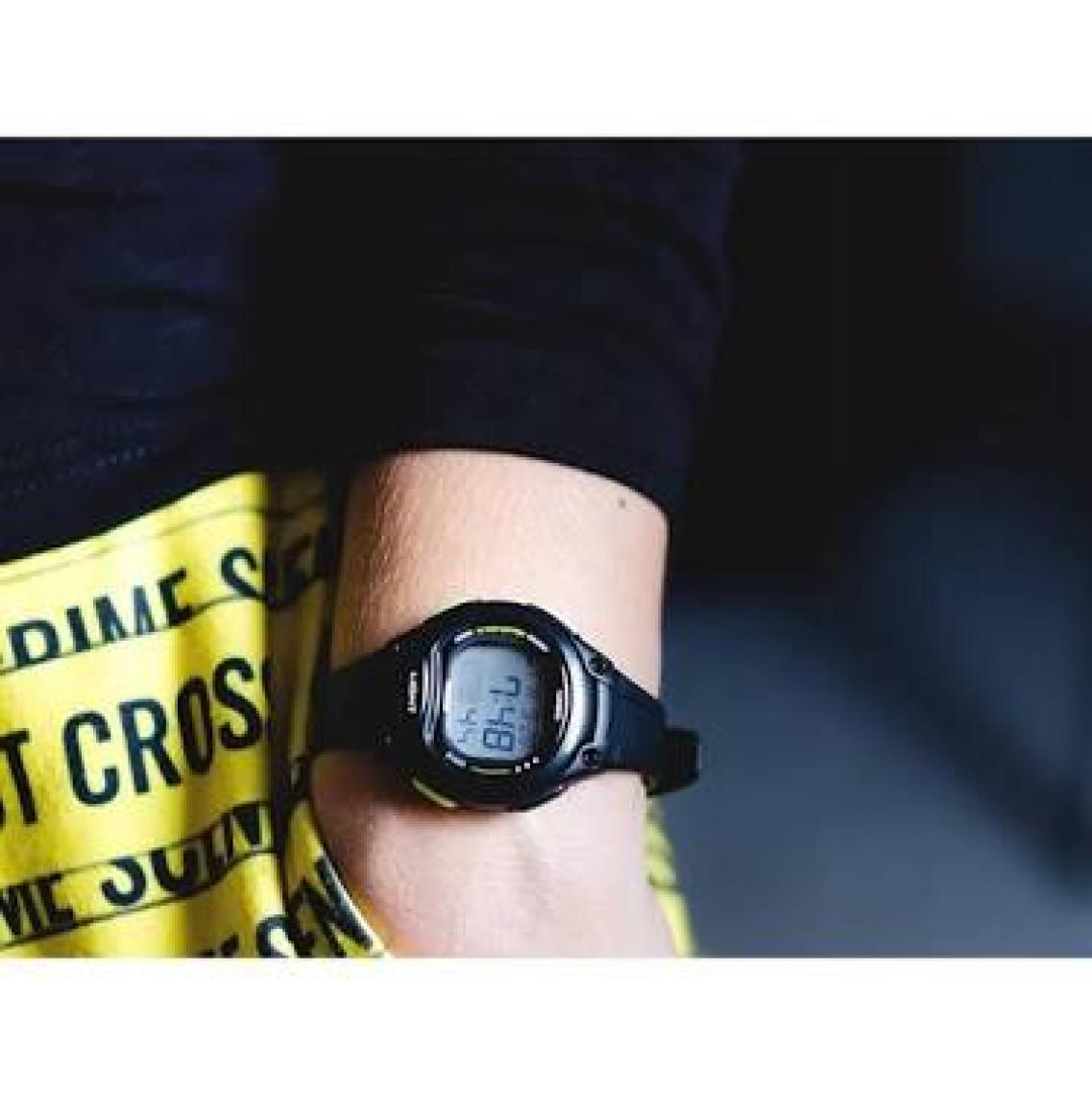 Casio LW-203-1BVDF Digital Kadın Kol Saati