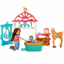 Spirit Özgür Ruh Lucky'nin Bakım Odası Oyun Seti, Lucky (17 cm), tartı, dönence, sallanan beşik, 4 hayvan figürü, besleme malzemeleri dahil, 3 yaş ve üzeri HCH37