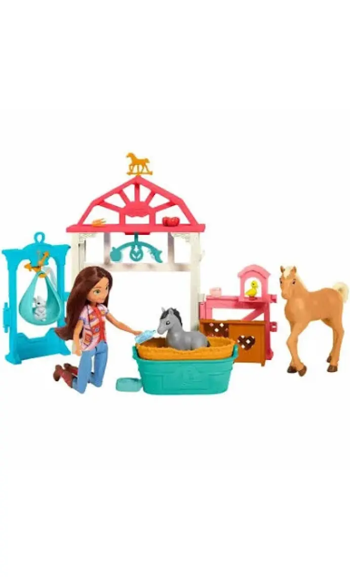 Spirit Özgür Ruh Lucky'nin Bakım Odası Oyun Seti, Lucky (17 cm), tartı, dönence, sallanan beşik, 4 hayvan figürü, besleme malzemeleri dahil, 3 yaş ve üzeri HCH37