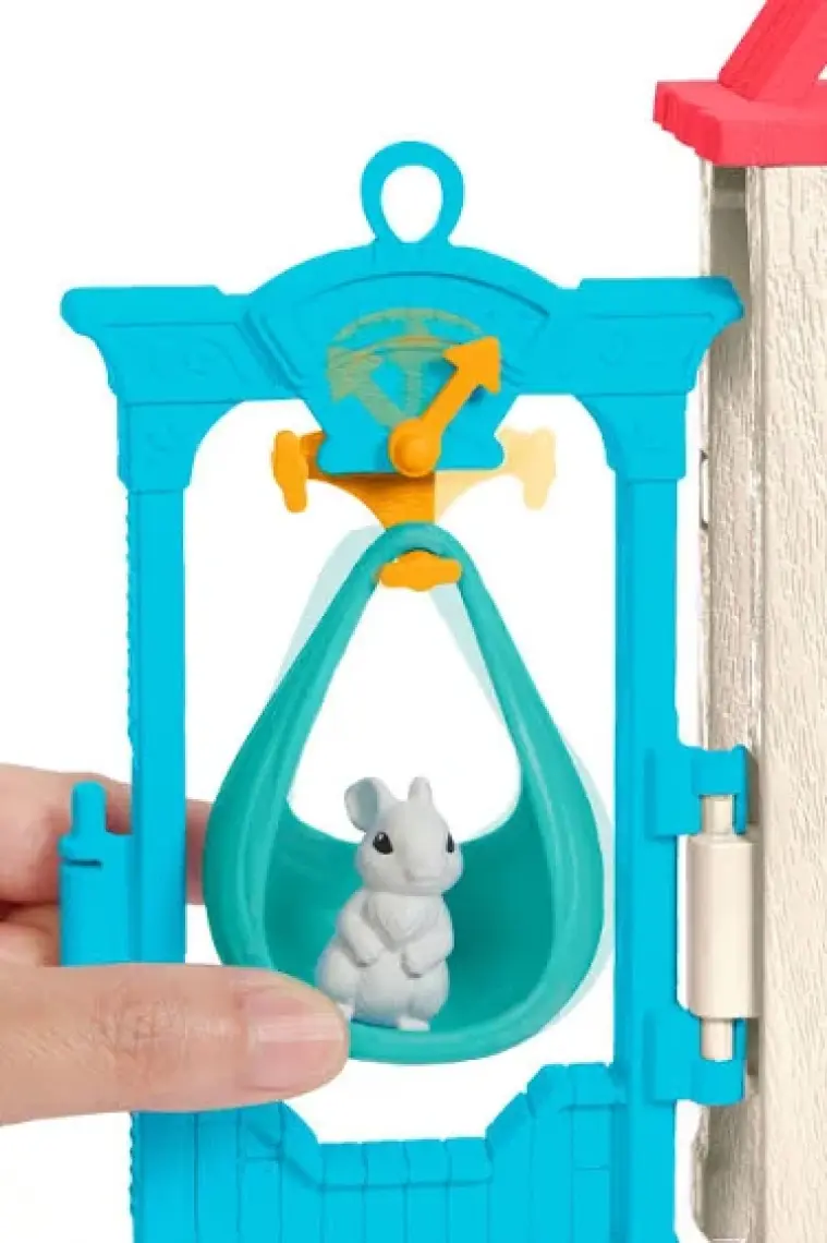 Spirit Özgür Ruh Lucky'nin Bakım Odası Oyun Seti, Lucky (17 cm), tartı, dönence, sallanan beşik, 4 hayvan figürü, besleme malzemeleri dahil, 3 yaş ve üzeri HCH37