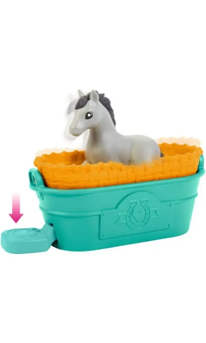 Spirit Özgür Ruh Lucky'nin Bakım Odası Oyun Seti, Lucky (17 cm), tartı, dönence, sallanan beşik, 4 hayvan figürü, besleme malzemeleri dahil, 3 yaş ve üzeri HCH37