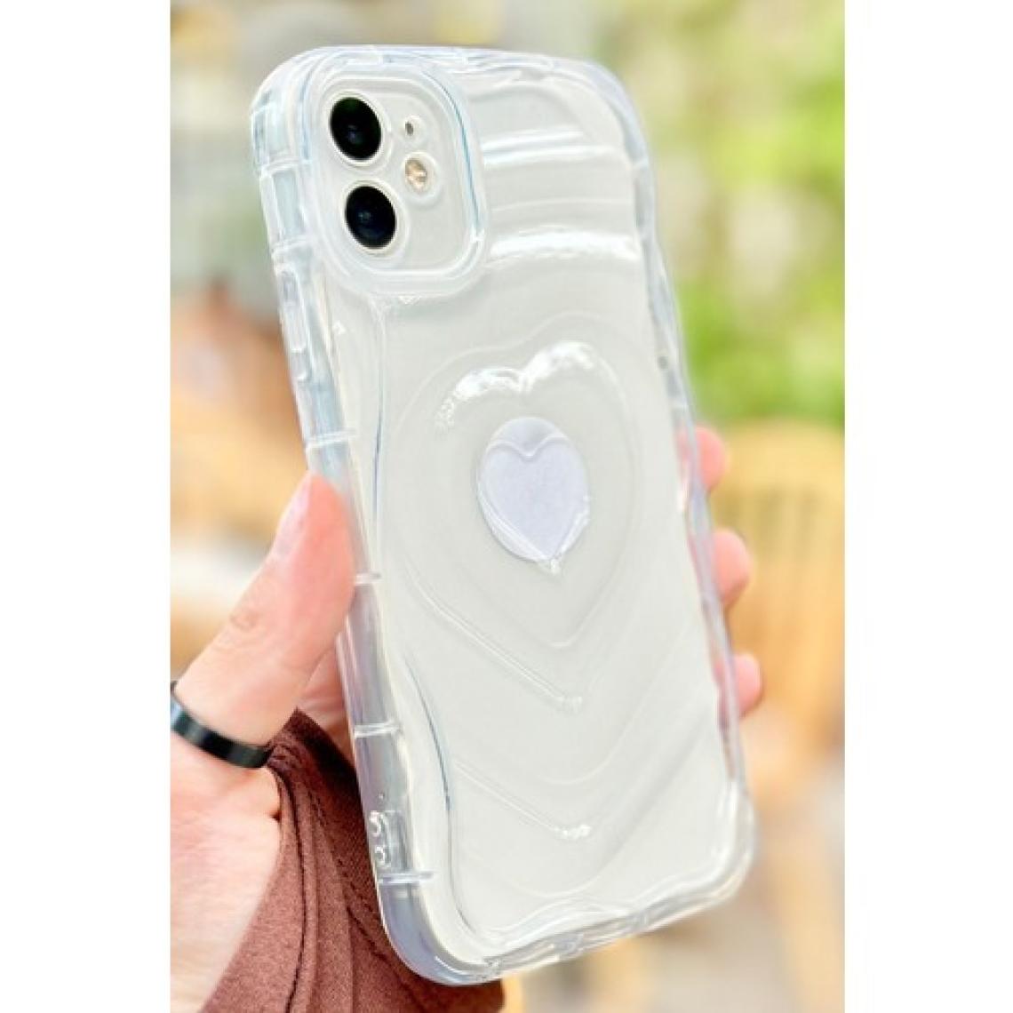iPhone 11  Kalp Desenli Kabartmalı Zarif 3D Şeffaf Kamera Korumalı Silikon Kılıf