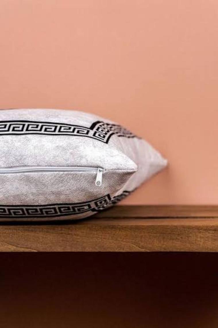 Cango Home Çift Taraflı Dijital Baskılı Harfli Kırlent Kılıfı - Harf M