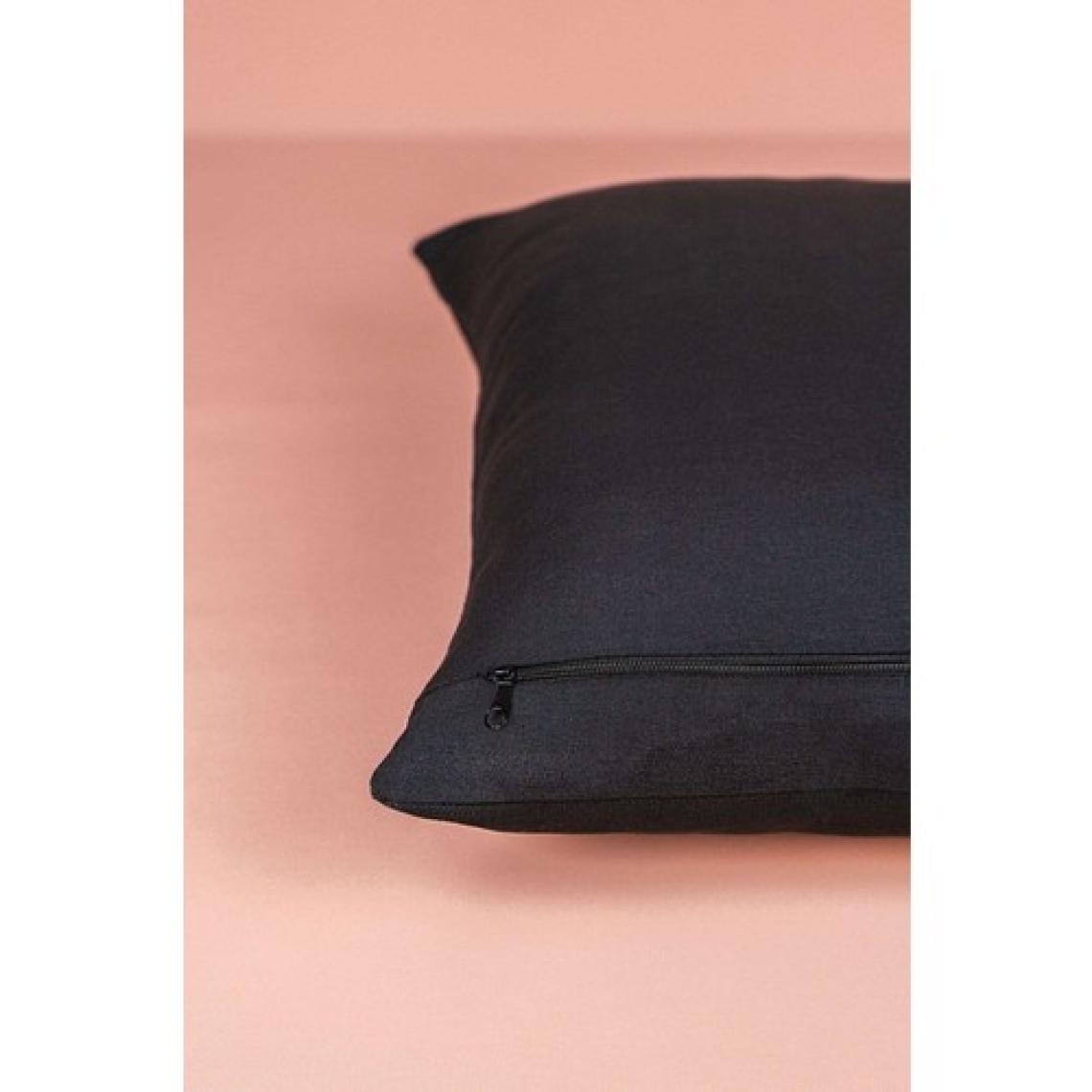 Cango Home E Harfi Desenli Dekoratif Kırlent Kılıfı 43x43 cm – Salon ve Yatak Odası Dekoru İçin Şık Tasarım