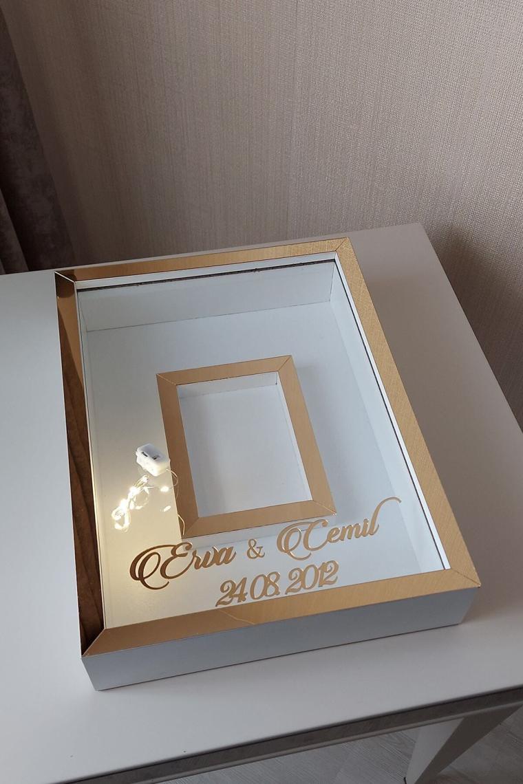 Verda Çerçeve 30X40 cm Yarı Beyaz-Gold Pleksi Gül Anı Çerçevesi! Fotoğraf Çerçevesi! Gül Anı Çerçevesi-Hkm TICARET30X40 cm Yarı Pleksi Gül Anı Çerçevesi! Fotoğraf Çerçevesi! Gül Anı Çerçevesi-Hkm Ticaret