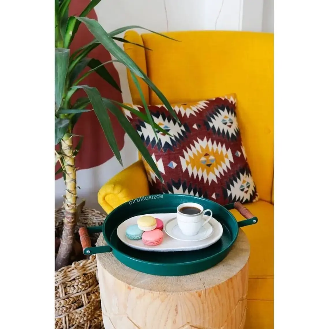 Kitchen Trend 37 cm Ahşap Kulplu Metal Yuvarlak Yeşil Tepsi Sunum Tepsi, Kahvaltı Tepsisi
