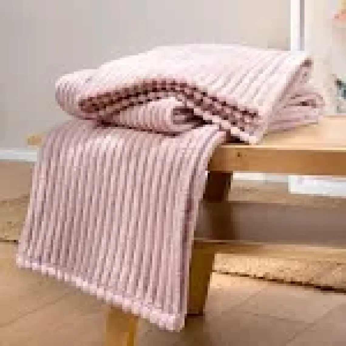 Yataş Bedding Holly Wellsoft Tv Battaniyesi 140x190 cm - Ekru