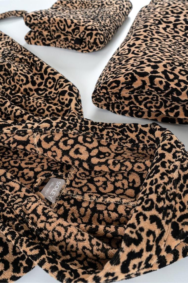 | Panthera | %100 Pamuk Leopar Desenli Kadife Bornoz
