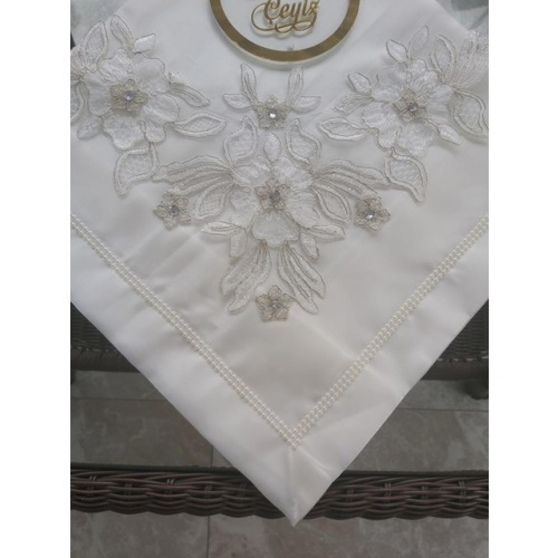 Nurka Çeyiz Çeyizlik Hediyelik Gelin Veya Damat Için Güpür ve Incili Dantel Aplikeli Beyaz Nişan Söz Bohçası