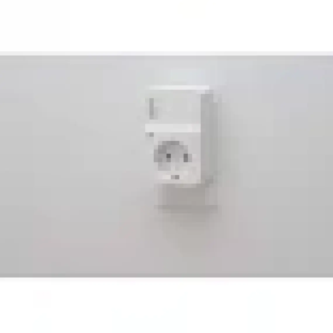 Schneider Electric APC Tekli Akım Korumalı Priz  230V PM1W-GR (Beyaz)
