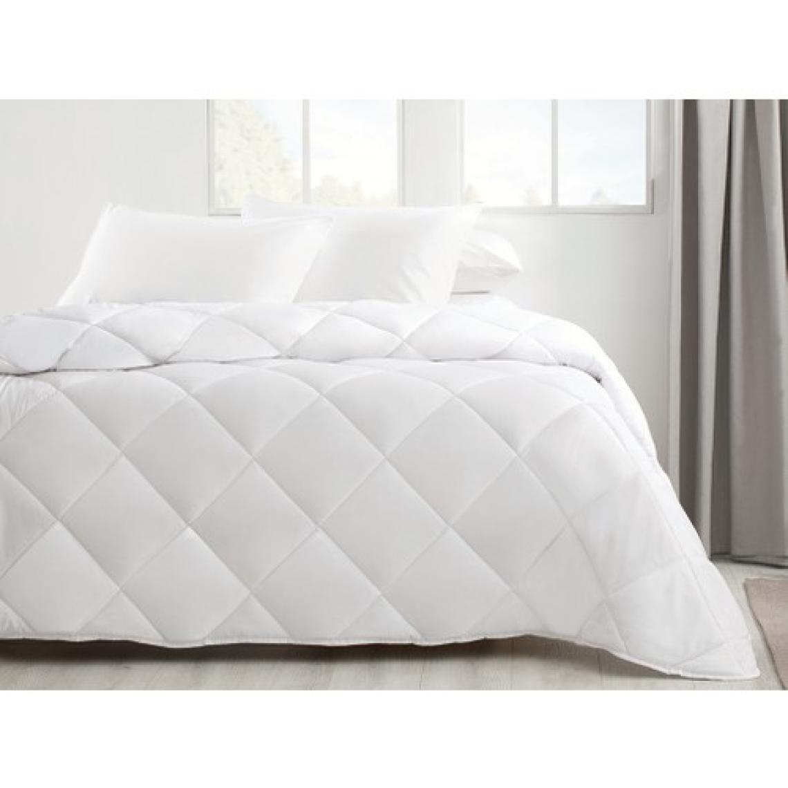 English Home Siesta Mikrofiber Çift Kişilik Yorgan 195 x 215 cm Beyaz