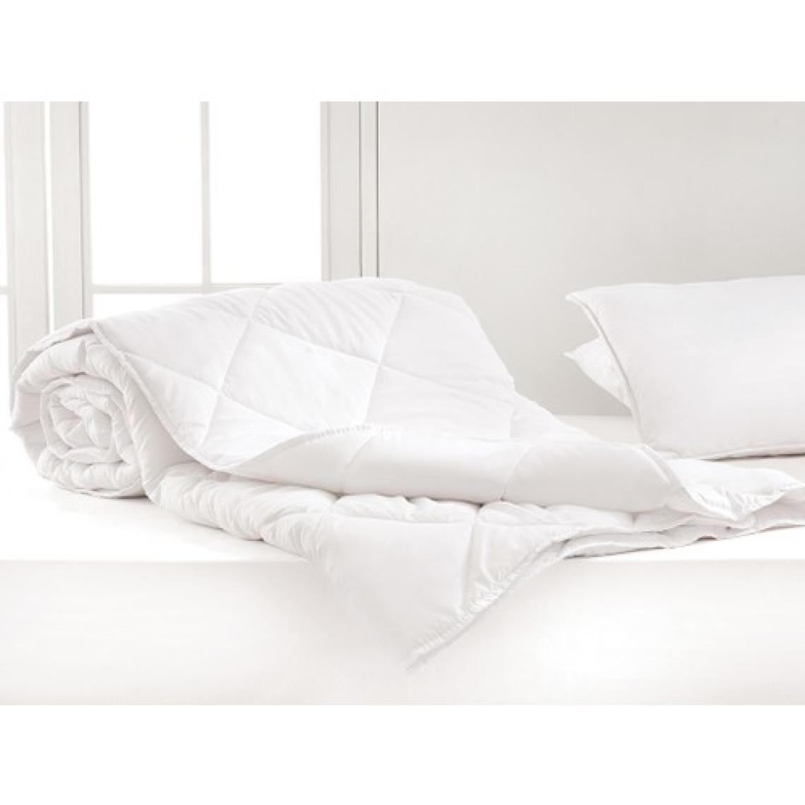 English Home Siesta Mikrofiber Çift Kişilik Yorgan 195 x 215 cm Beyaz