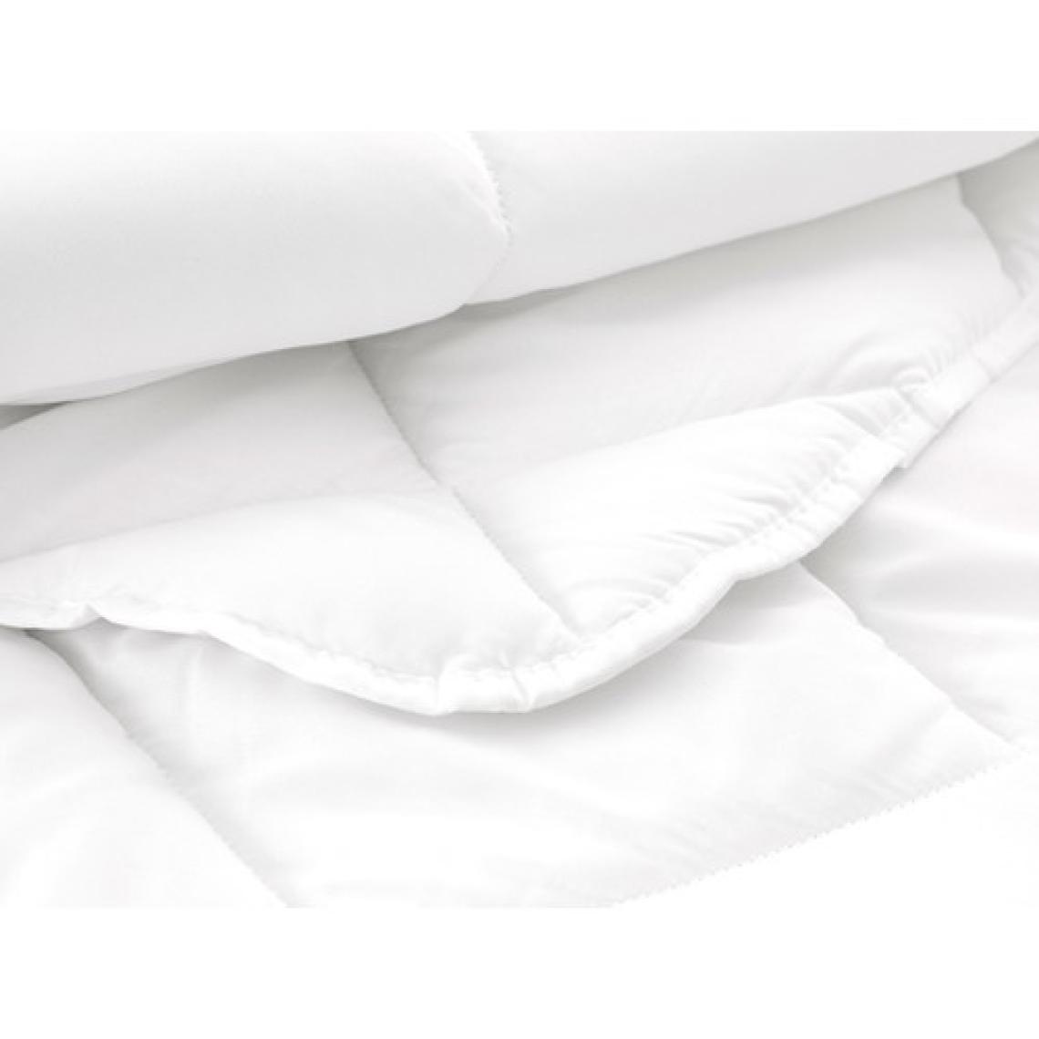 English Home Siesta Mikrofiber Çift Kişilik Yorgan 195 x 215 cm Beyaz
