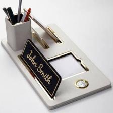 Turgut Office Masaüstü Isimliği Deri Organizer Beyaz Gold Detaylı Saat ve Kalemlikli