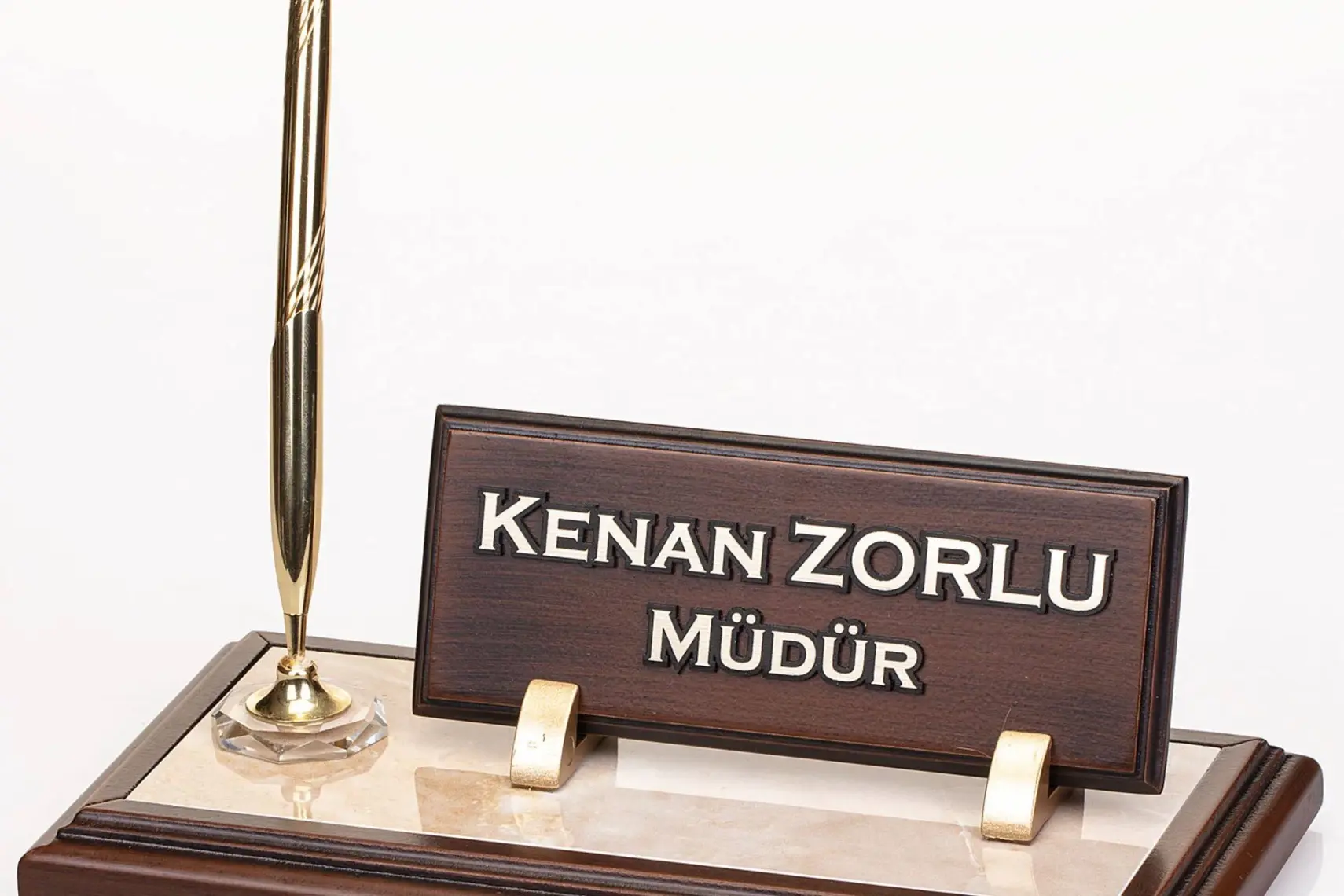 İsimlik Sepeti Kişiye Özel Mermer Zeminli Ahşap Masa İsimliği Tek Kalemli Masa İsimlik