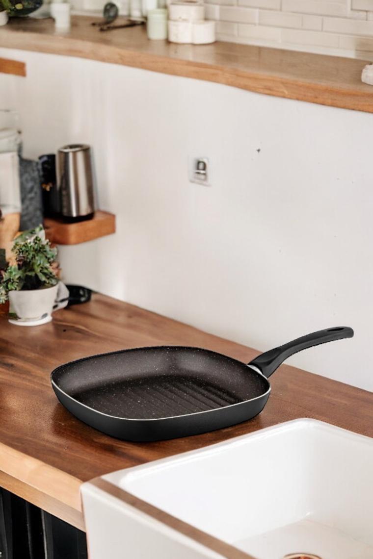 Bayev Ragnar Grill Izgara Tavası - 26 cm Çizgili Yanmaz Yapışmaz Granit Tava