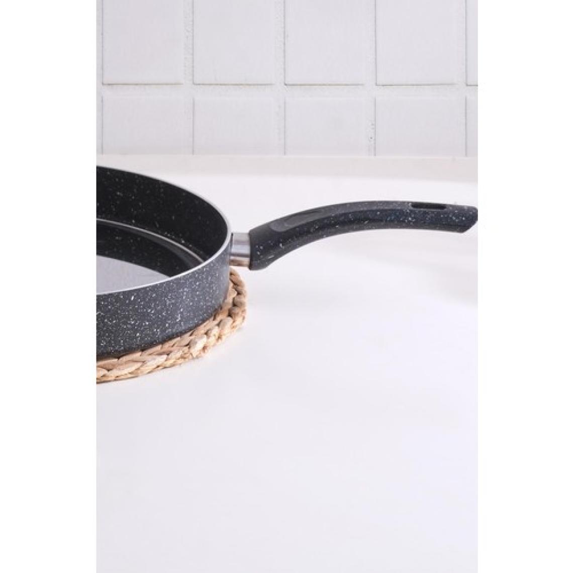 MaisonArt Balık Tavası 34 cm Kapaklı Tava Granit Bazlama Börek Tavası
