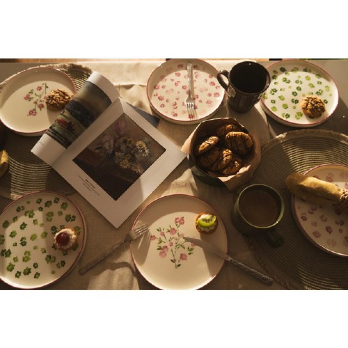 Kevin Seramik Hand Made Berthe Çiçekli 6 Parça  Özel Tasarım Pasta Takımı