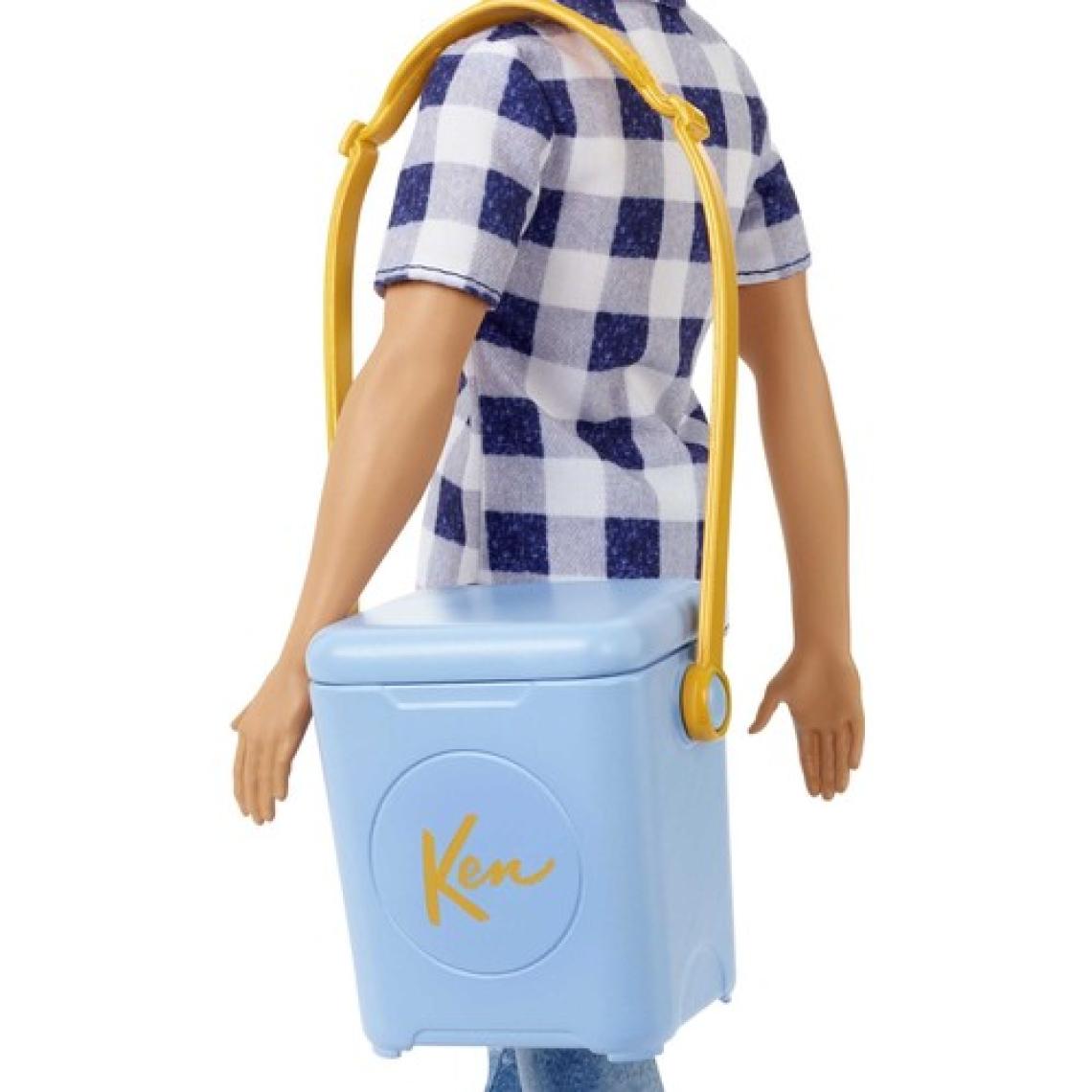 Barbie Ken İle Kamp Aksesuarları, Ekose Gömlek, Kot Pantolon Ve Beyaz Spor Ayakkabılar Giyer, 3 Yaş Ve Üzeri Hhr66
