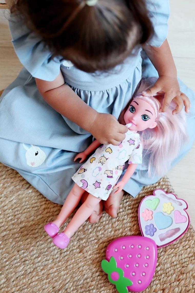 Global Toys Elissa Türkçe Konuşan Makyaj Setli Oyuncak Et Bebek