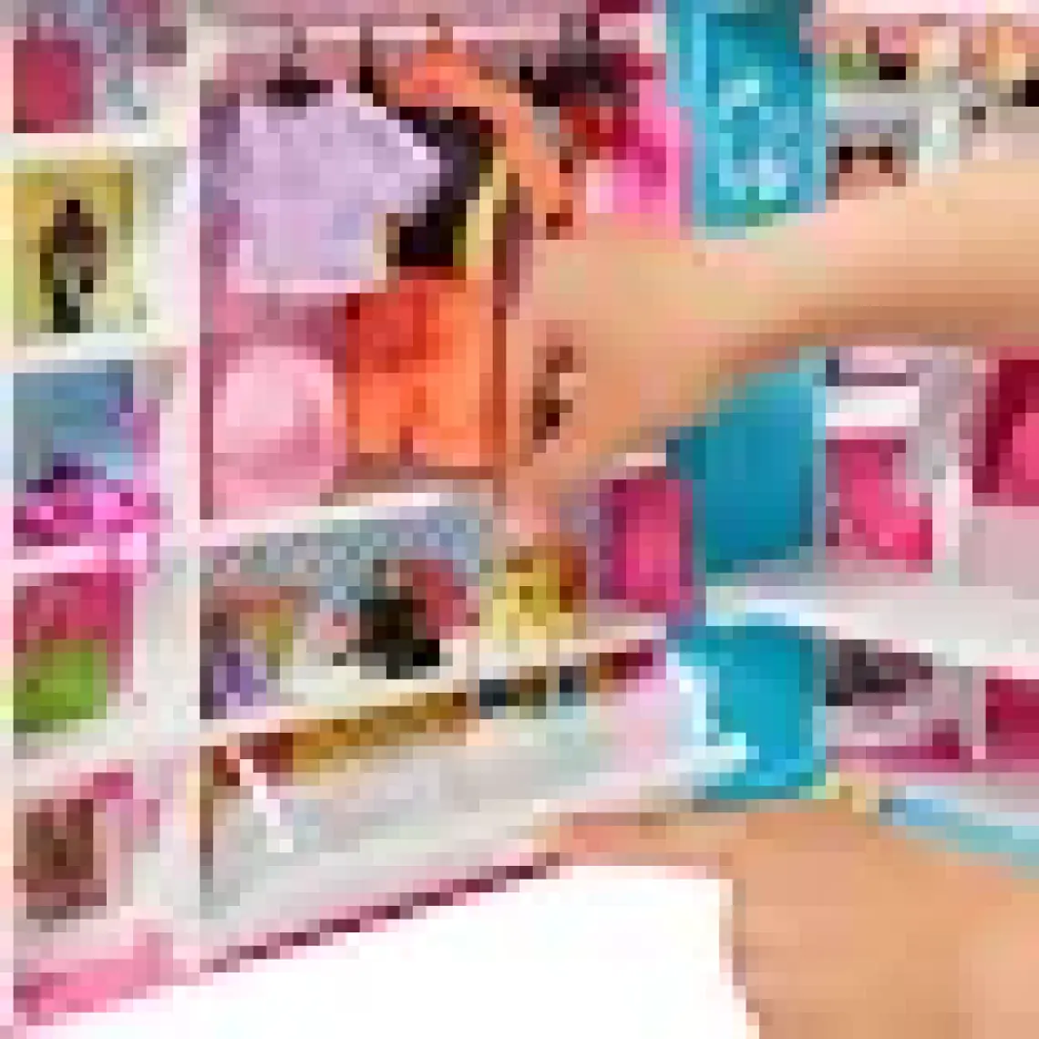Barbie'nin Rüya Gardırobu Barbie Bebek ve 25'ten Fazla Aksesuar İle GBK10