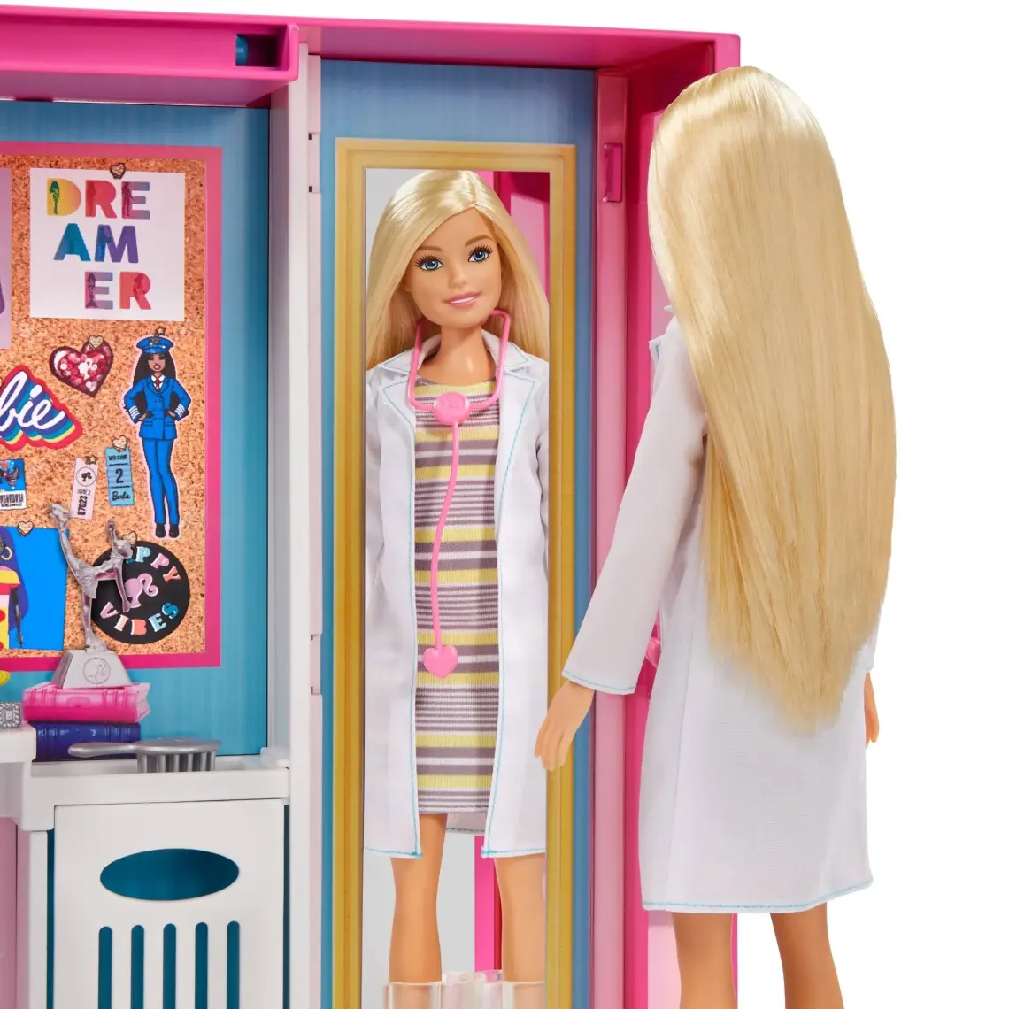 Barbie'nin Rüya Gardırobu Barbie Bebek ve 25'ten Fazla Aksesuar İle GBK10