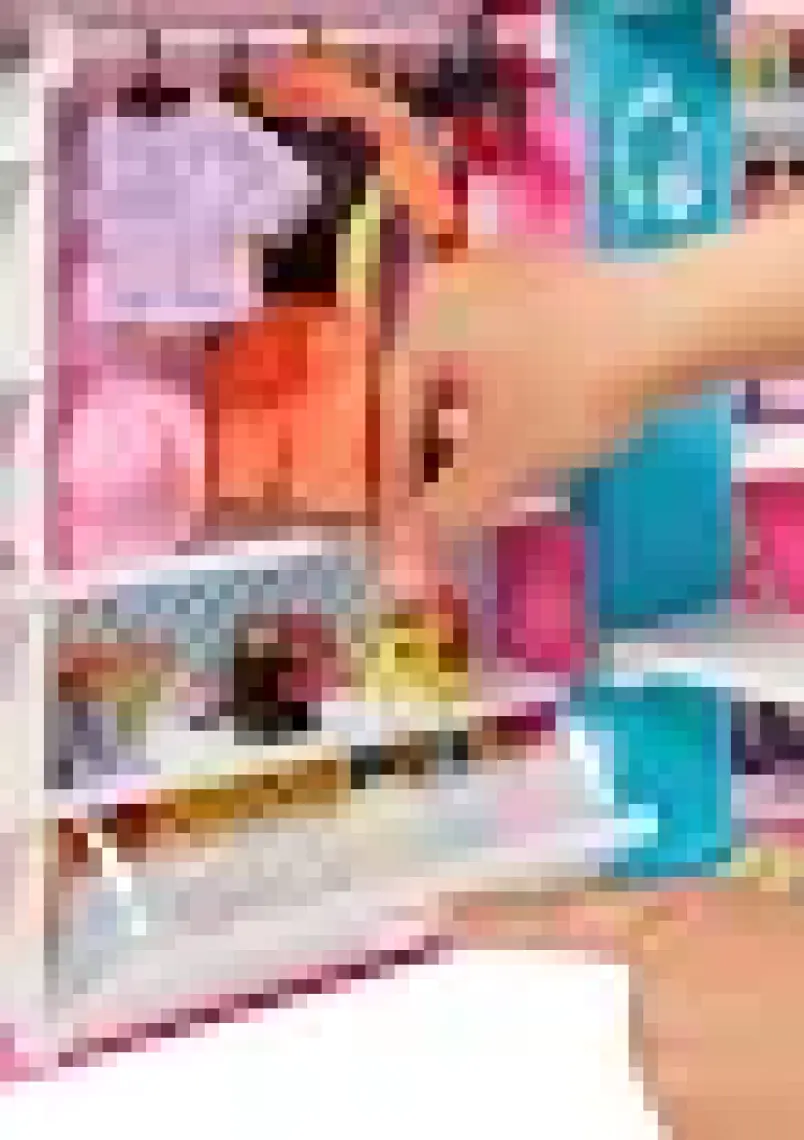 Barbie'nin Rüya Gardırobu Barbie Bebek ve 25'ten Fazla Aksesuar İle GBK10