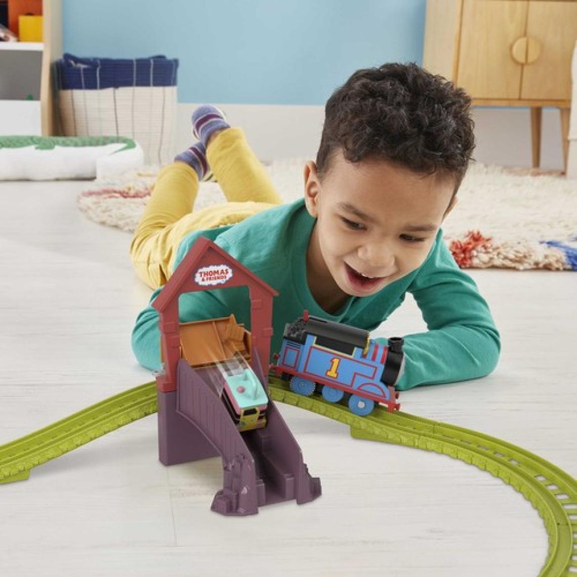 Thomas ve Arkadaşları Carly ve Sandy Oyun Seti; motorlu Thomas lokomotif ile tren ve pist seti; 3 yaş ve üzeri HDY58