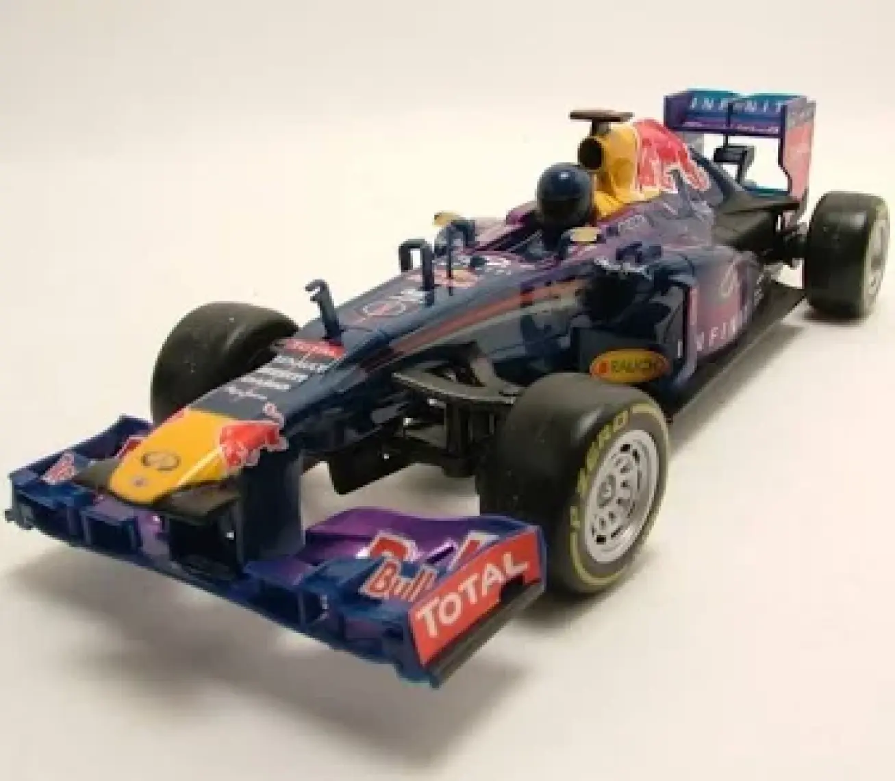 Maisto Tech 1:24 İnfiniti Rb9 Uzaktan Kumandalı F1 Araba
