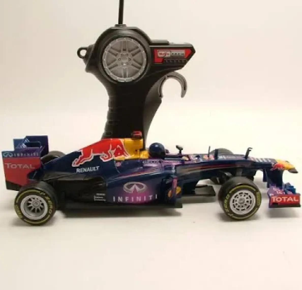 Maisto Tech 1:24 İnfiniti Rb9 Uzaktan Kumandalı F1 Araba