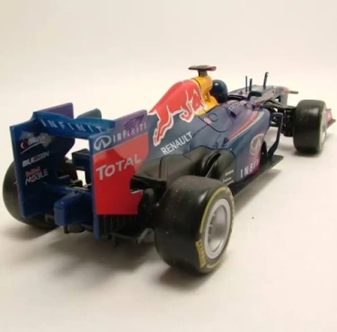 Maisto Tech 1:24 İnfiniti Rb9 Uzaktan Kumandalı F1 Araba