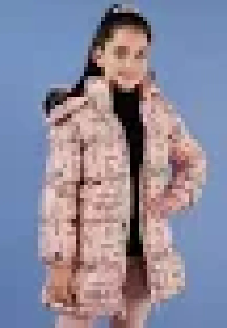 Lela Yakası Suni Kürklü Yazı Baskılı Çıkarılabilir Kapüşonlu Peluş Astarlı Kışlık Mont Kız Çocuk Mont 5761984