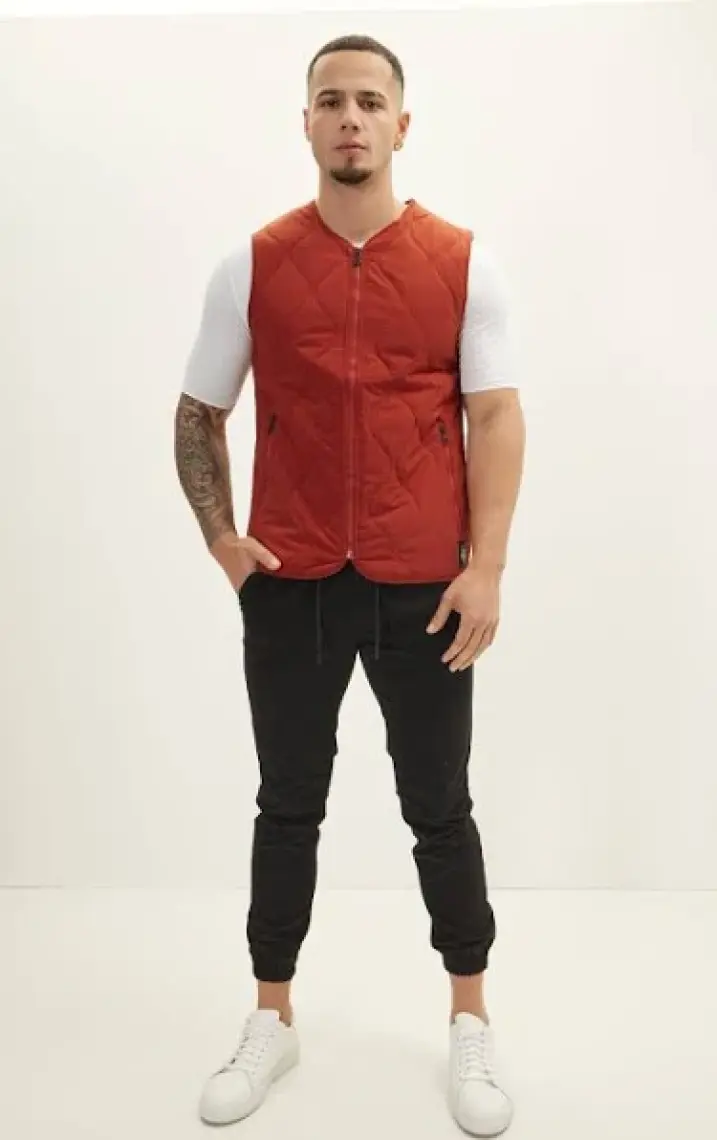 Cekmon Erkek Regular Fit Bomber Yaka Fermuarlı Çok Cepli Kapitone Spor Yelek