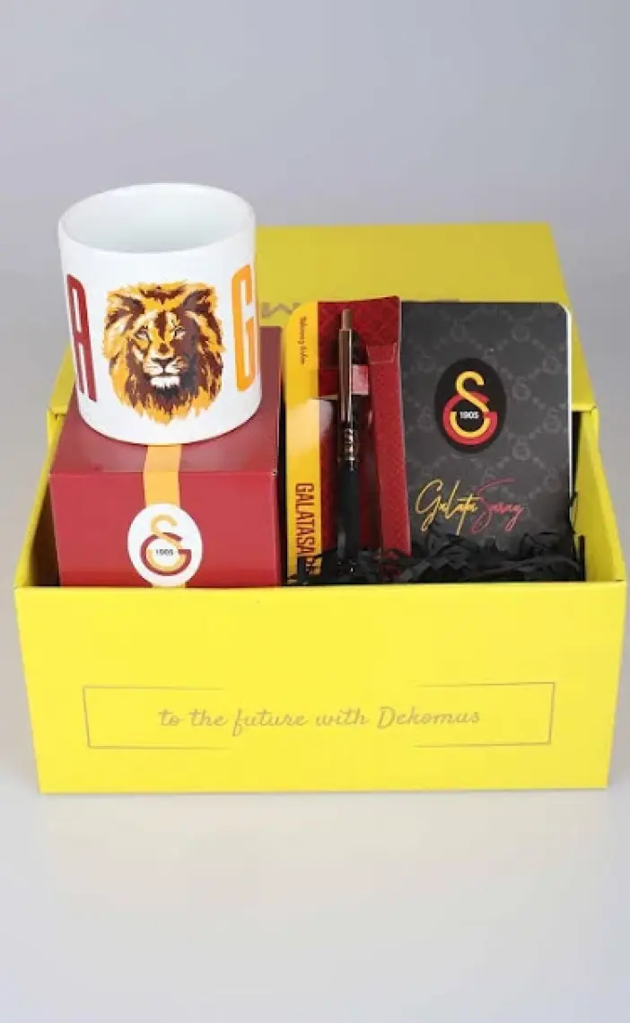 DEKOMUS GIFT BOX ÖZEL KUTULU LİSANSLI GALATASARAY KUPA,AJANDA ve HYBRIT TÜKENMEZ KALEM SETİ