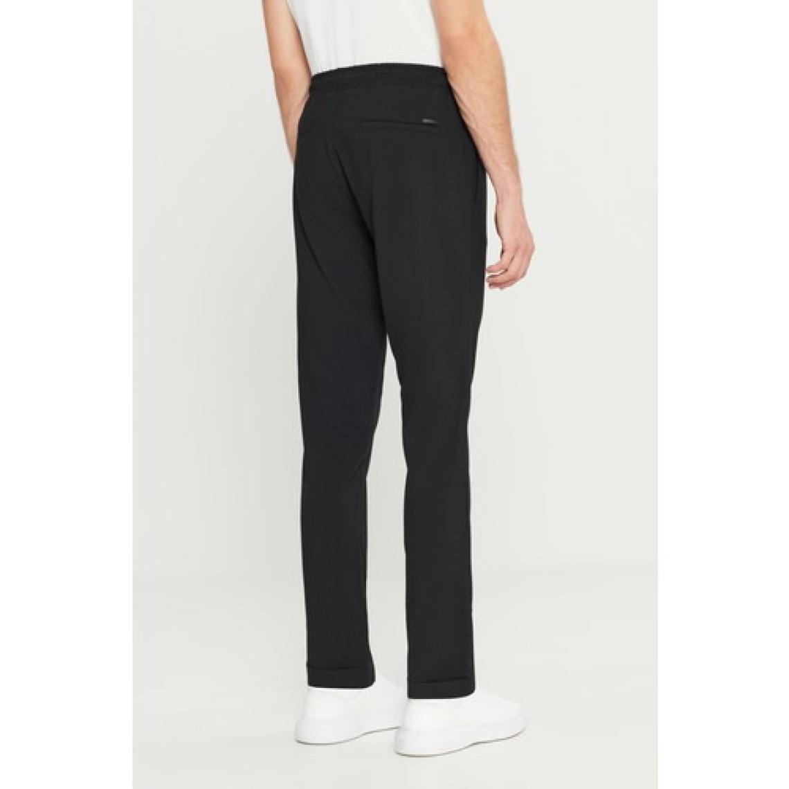 Altınyıldız Classics Erkek Siyah Slim Fit Rahat Kesim Beli Bağlamalı Yan Cepli Jogger Pantolon