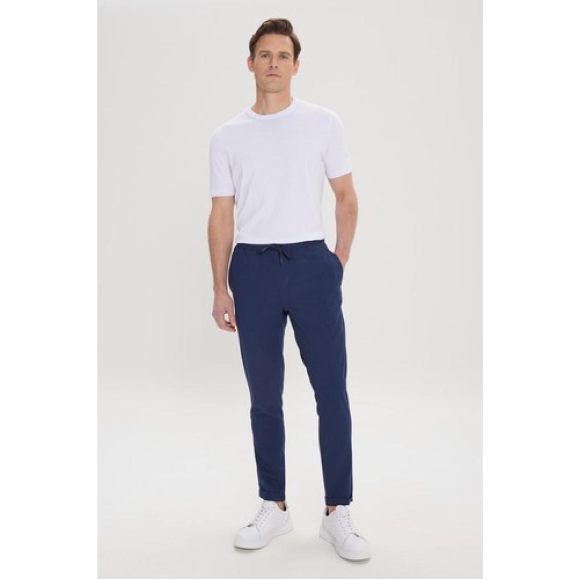 Altınyıldız Classics Erkek Lacivert Slim Fit Rahat Kesim Beli Bağlamalı Yan Cepli Jogger Pantolon