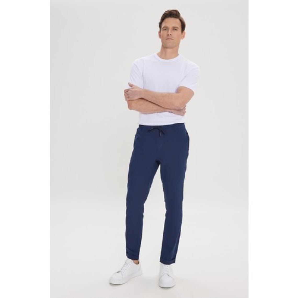 Altınyıldız Classics Erkek Lacivert Slim Fit Rahat Kesim Beli Bağlamalı Yan Cepli Jogger Pantolon