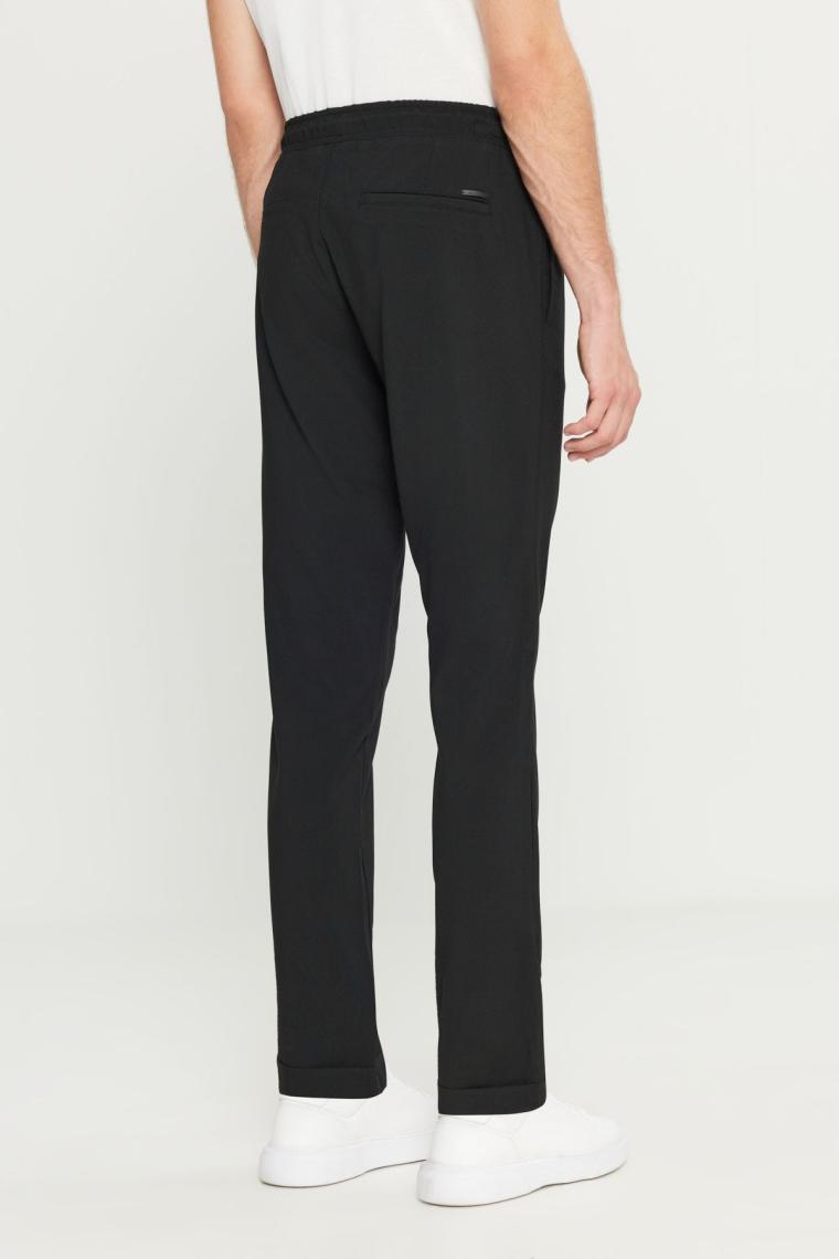 Altınyıldız Classics Erkek Siyah Slim Fit Rahat Kesim Beli Bağlamalı Yan Cepli Jogger Pantolon