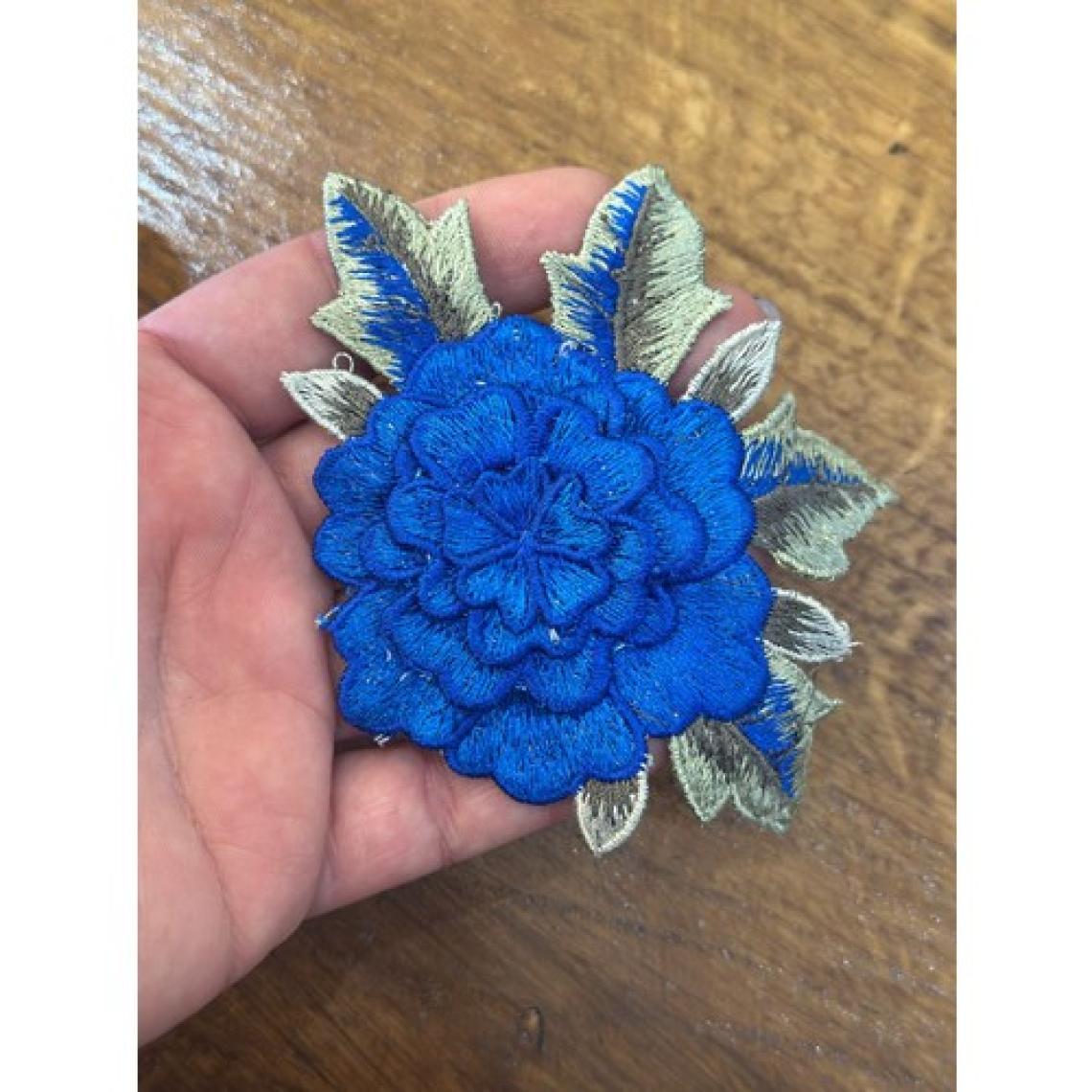 Gönülden Tasarım Nakış Işleme Kabartma Mavi Çiçek Dikiş Aplike Arma 11X8 cm