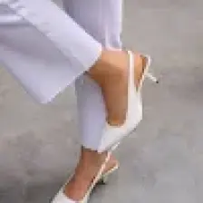 Laminta Jate Beyaz Sivri Burun Arka Bant Detaylı Kadın Topuklu Ayakkabı