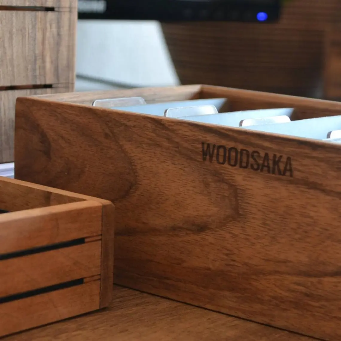 Woodsaka Gobi Ahşap Masaüstü Kartvizitlik - Büyük - Ceviz Ağacından