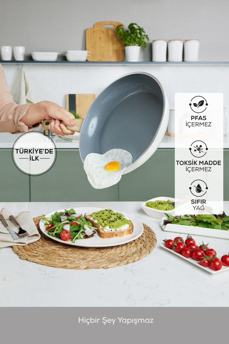 Nidage Yapışmaz Taban x Refika Birgül Swiss Crystal Tava 26 cm Creamy Seramik Gri Seramik Kızartma Tavası
